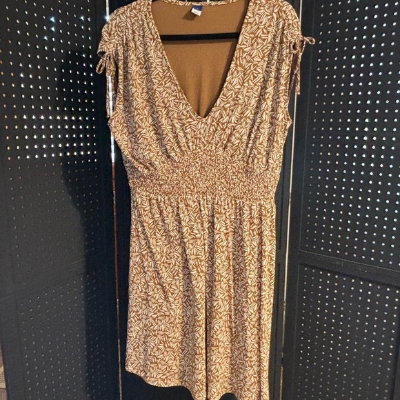 Old Navy Dresses & Skirts - Old Navy Brown Patterned Midi Dress